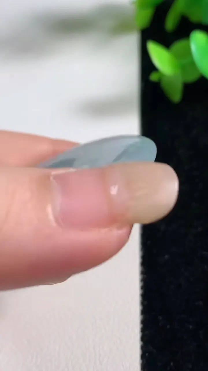 天然A货翡翠平安扣吊坠，尺寸39-5.3，重量:19.39g
9月11日