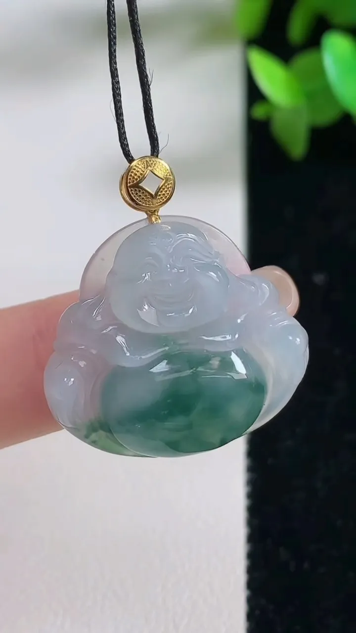 天然A货翡翠种飘花佛公吊坠，尺寸23.7-26-6，重量:5.53g
9月11日