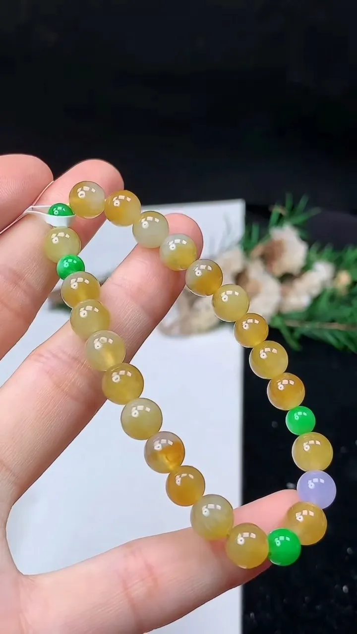 天然A货翡翠三彩圆珠手串，尺寸7.2-26颗，重量:14.00g9月11日
工厂直销收藏佳品,种好水足，色泽均匀，有种有色，上手高大气！