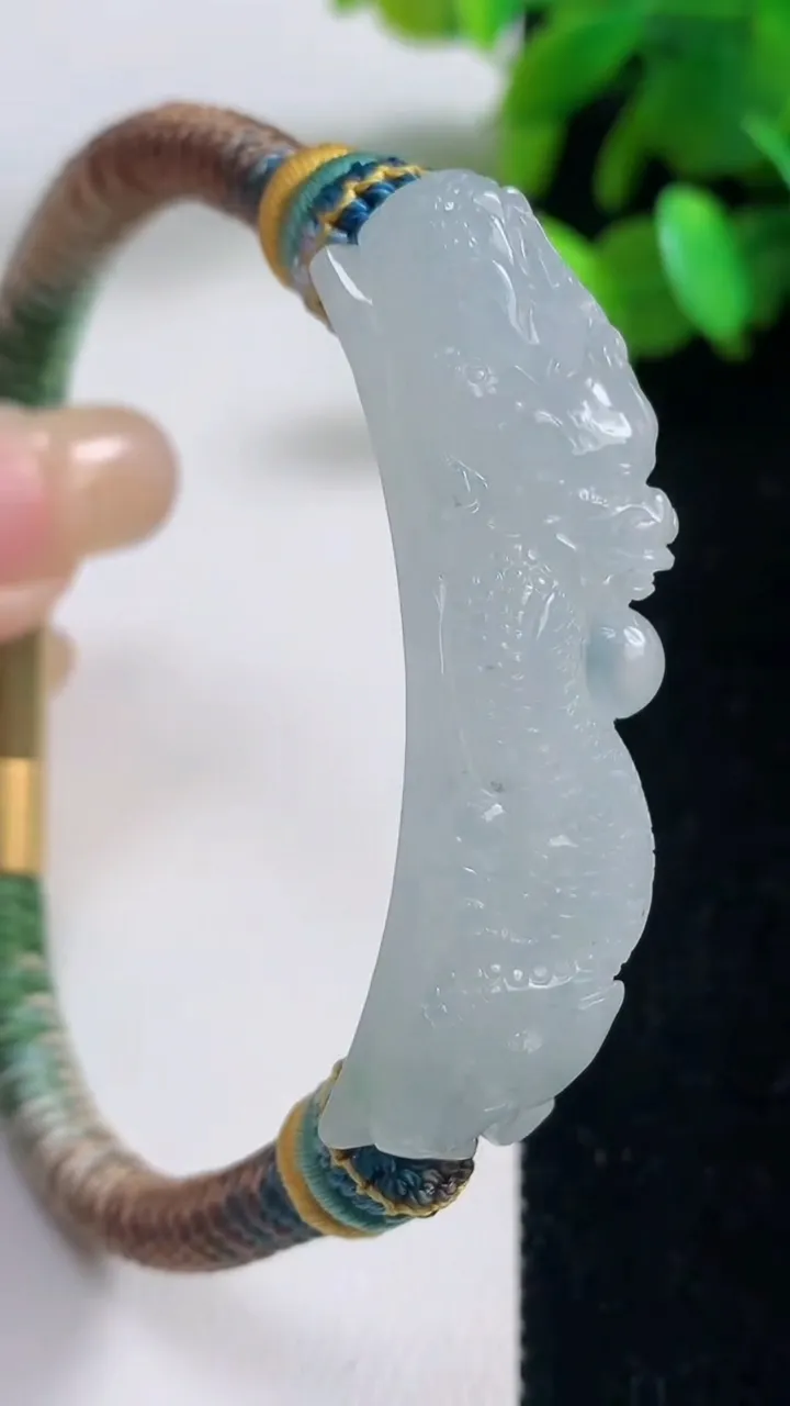 天然A货翡翠龙牌手绳，尺寸48-13-10，重量:22.17g
9月11日