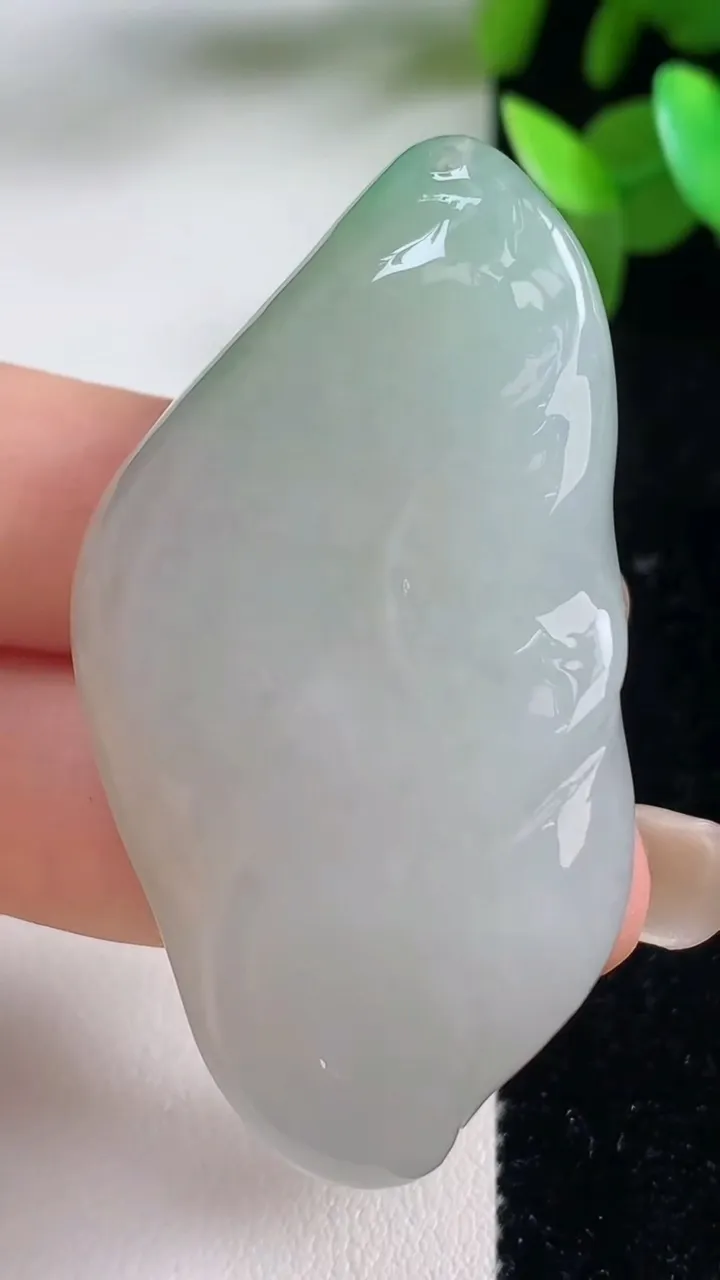天然A货翡翠逍遥佛吊坠，尺寸54-28.5-13，重量:35.18g
9月11日