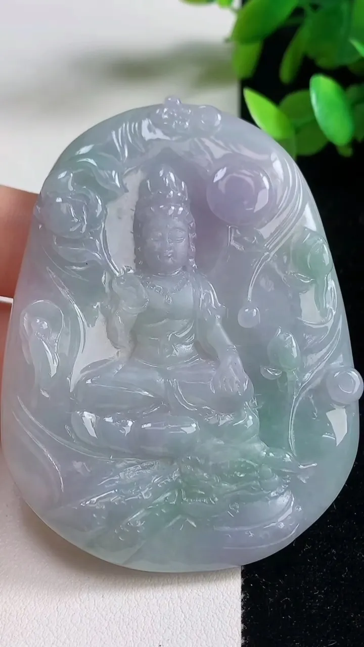 天然A货翡翠春带彩紫罗兰文殊菩萨吊坠，尺寸67-50.6-5.3，重量:43.10g
9月11日