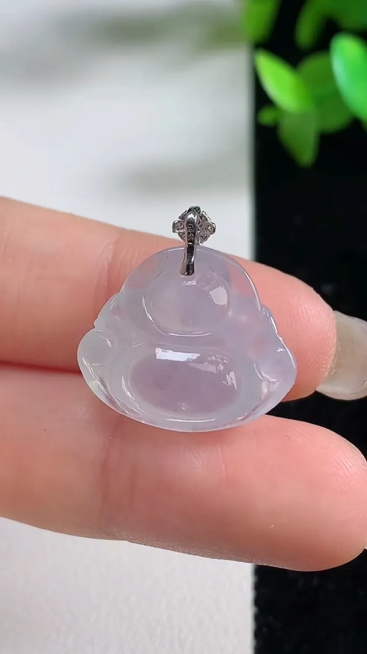天然A货翡翠种白冰佛公吊坠，尺寸16.7-19.3-5.3，重量:2.80g
9月11日