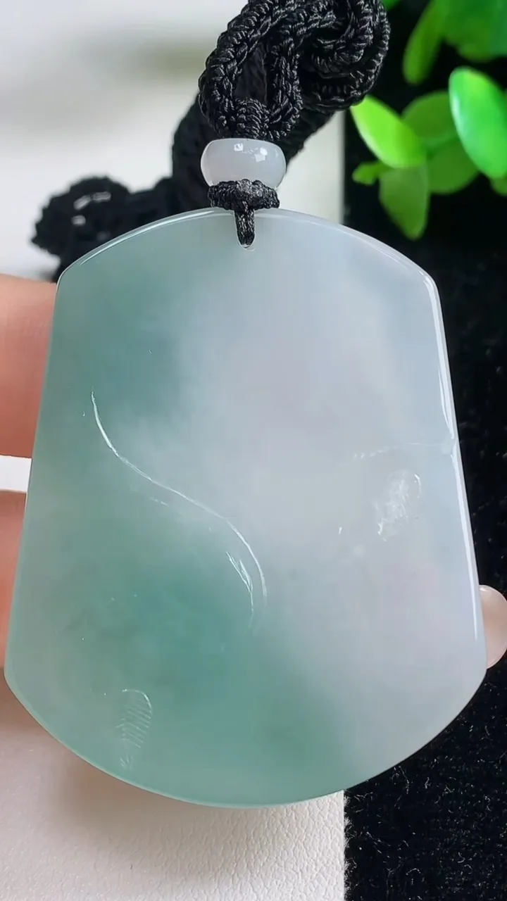 天然A货翡翠普贤菩萨吊坠，尺寸51-40.8-5，重量:27.90g
9月11日