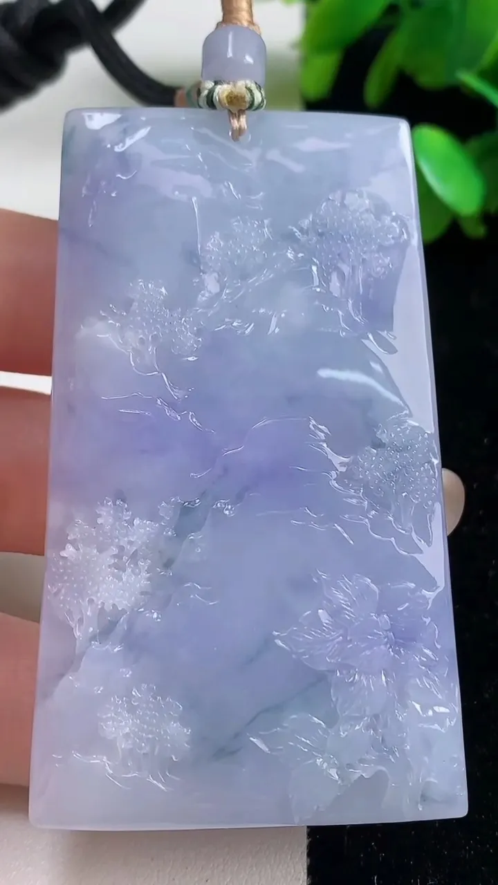 天然A货翡翠种紫罗兰飘花山水牌吊坠，尺寸66.8-37.8-8.7，重量:57.21g
9月11日
