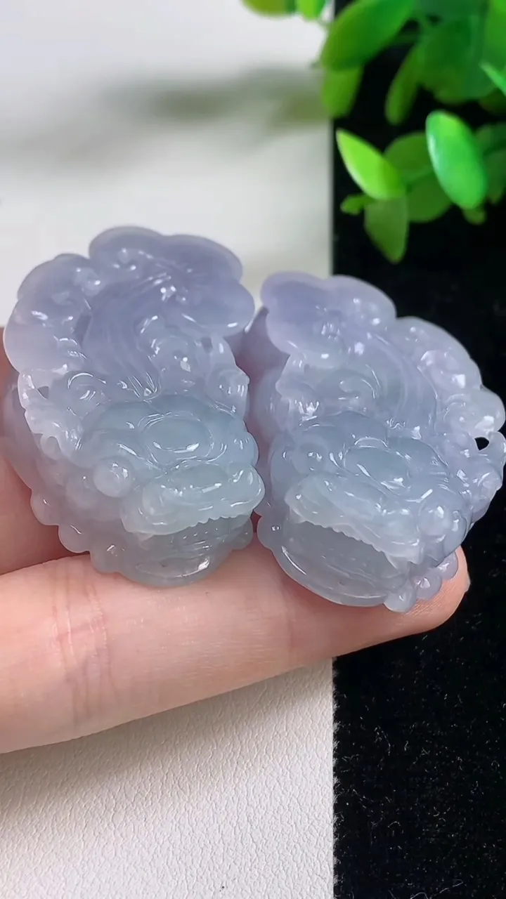 天然A货翡翠紫罗兰貔貅吊坠一对，尺寸44.6-25.5-11，重量:65.43g
9月11日