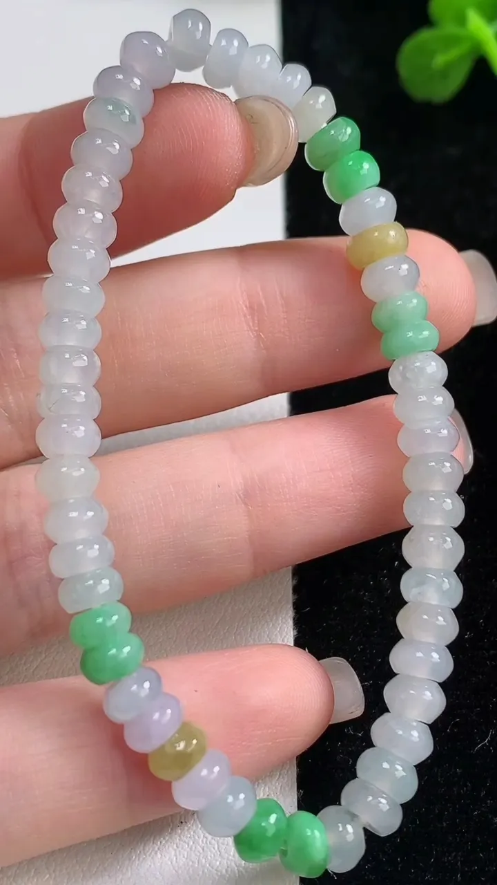 天然A货翡翠种三彩算盘珠手串，尺寸5.5-3，重:10.49g9月12日
工厂直销收藏佳品,种好水足
