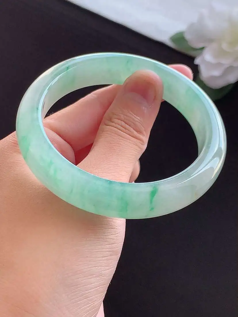 a货翡翠老坑冰种飘绿正装正圈手镯57-58圈口  尺寸57×12.3×8.5mm 重量62.83g 0911