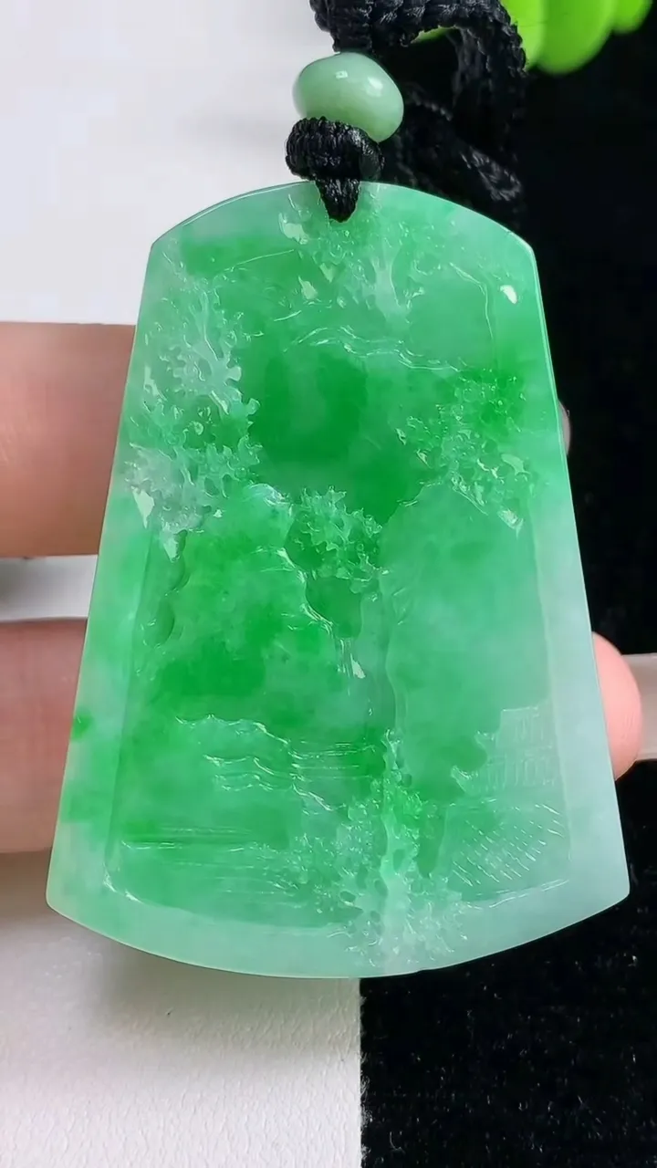 天然A货翡翠山水牌吊坠，尺寸52-37.5-5，重量:24.14g
9月13日