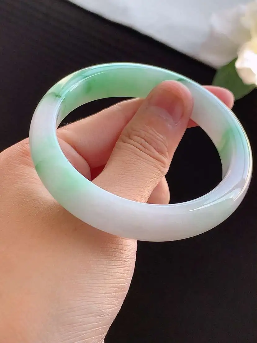a货翡翠老坑冰种飘绿正装正圈手镯54-55圈口  尺寸54.5×11.7×7.5mm 重量49.18