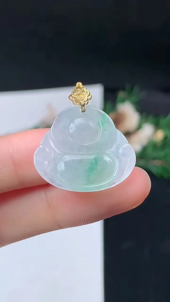 天然A货翡翠佛公吊坠，尺寸21-23.8-5，重量:4.24g
9月13日