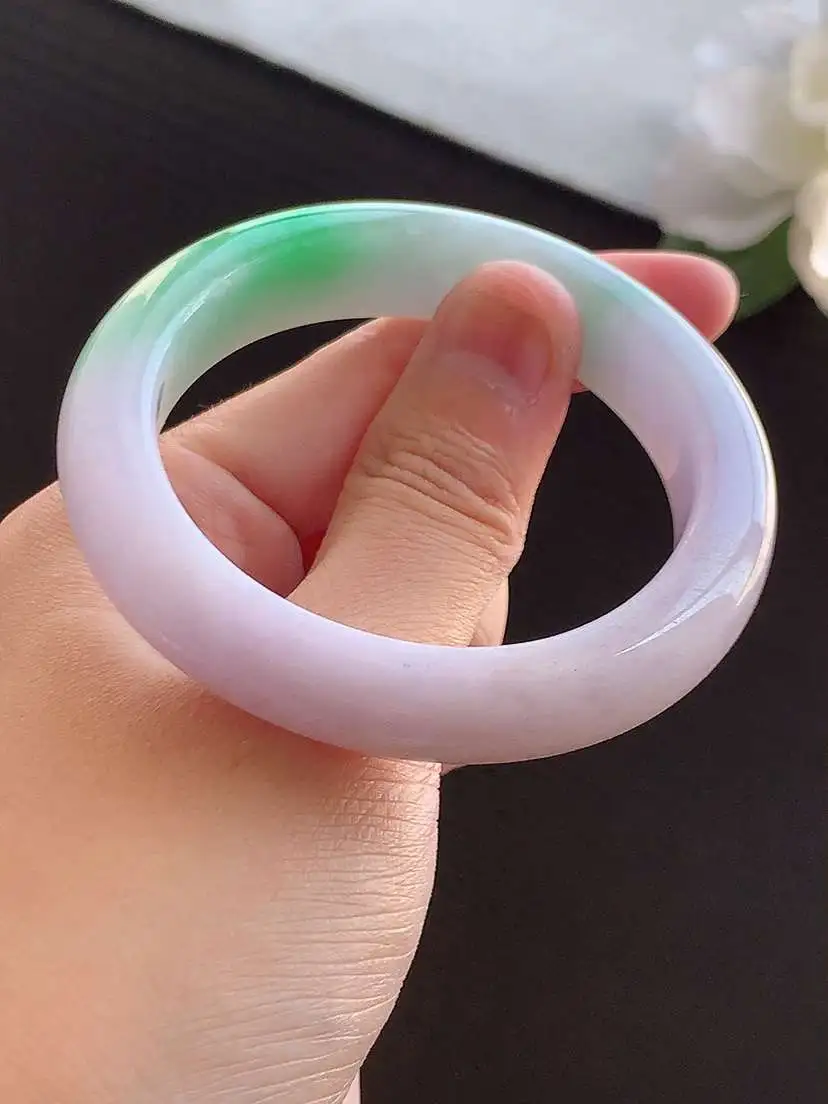 a货翡翠老坑冰润春带彩紫罗兰飘绿正装正圈手镯52-53小圈口  尺寸52×11.7×9mm 重量54