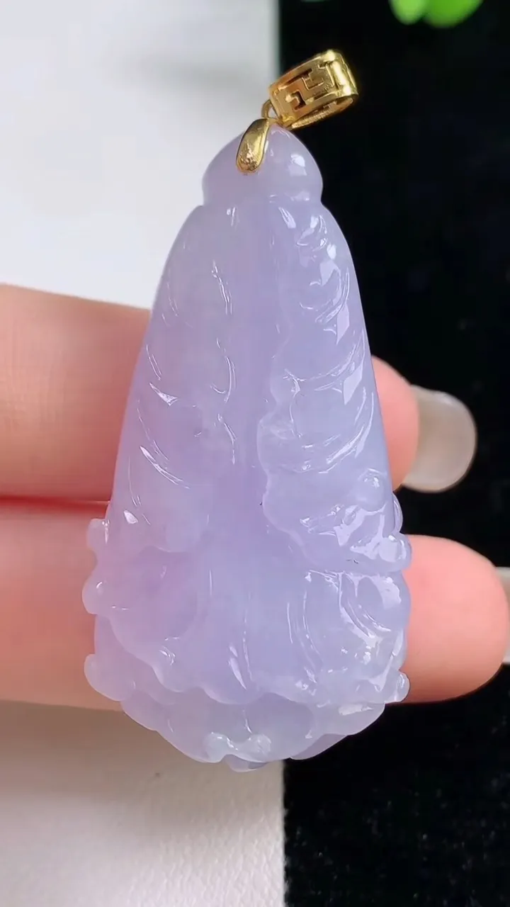天然A货翡翠18k金紫罗兰白菜吊坠，尺寸46.3-23.6-12.2，重量:19.80g
9月13日