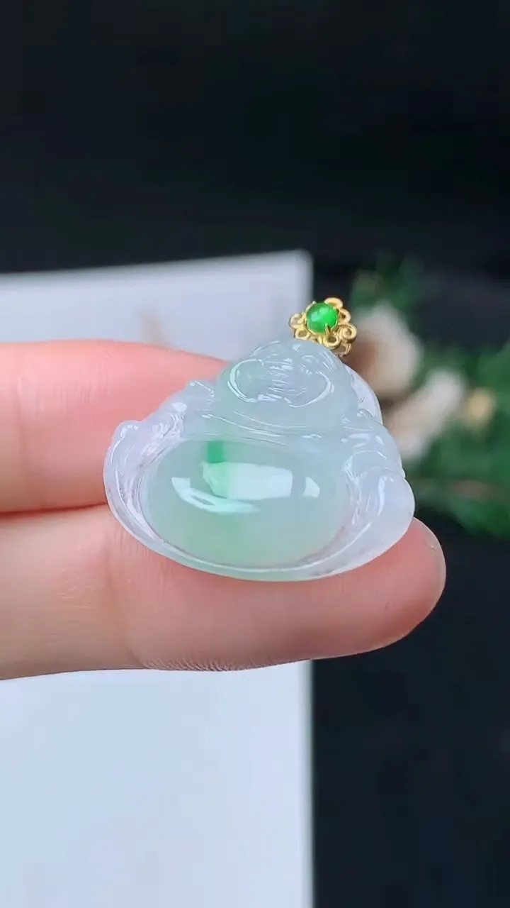 天然A货翡翠佛公吊坠，尺寸21-23.8-5，重量:4.24g
9月13日