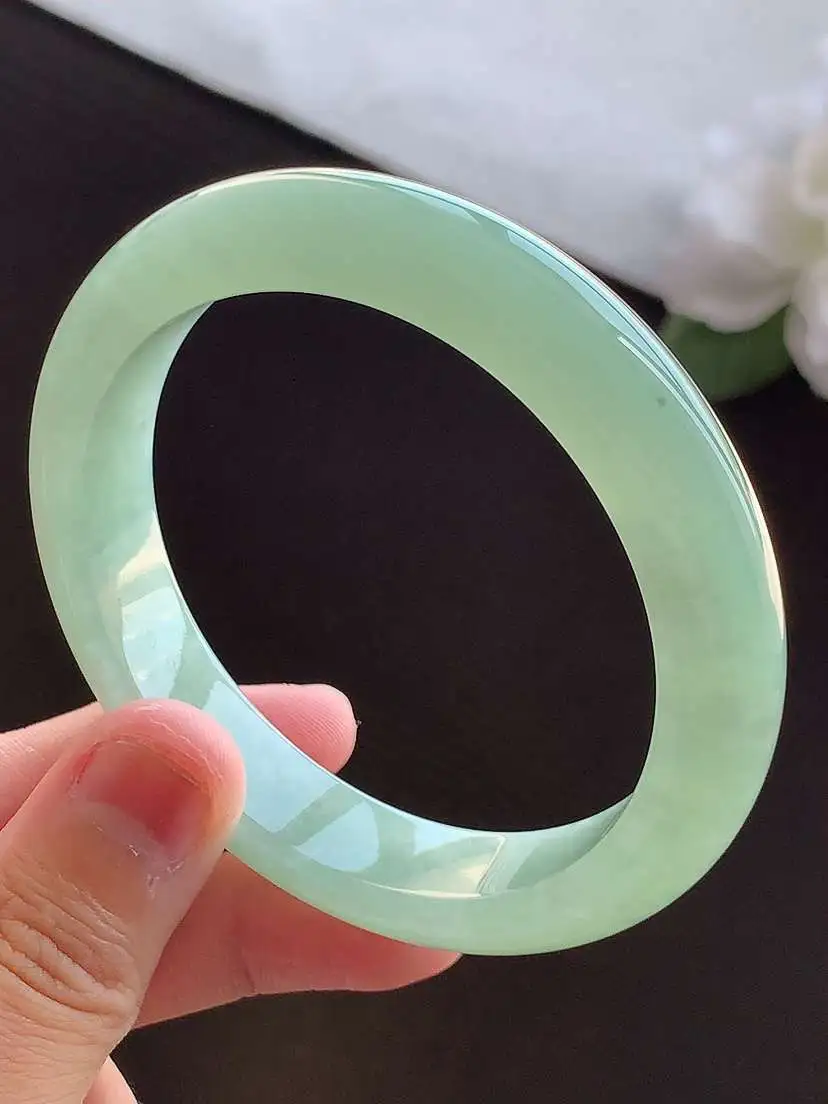 a货翡翠老坑冰种满绿正装正圈手镯56-57圈口  尺寸56.2×12.2×8.2mm 重量56.36