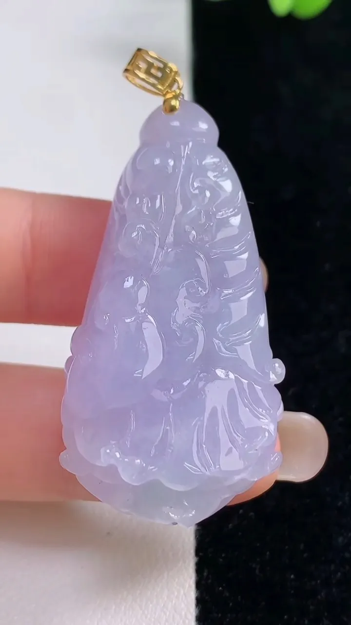 天然A货翡翠18k金紫罗兰白菜吊坠，尺寸46.3-23.6-12.2，重量:19.80g
9月13日