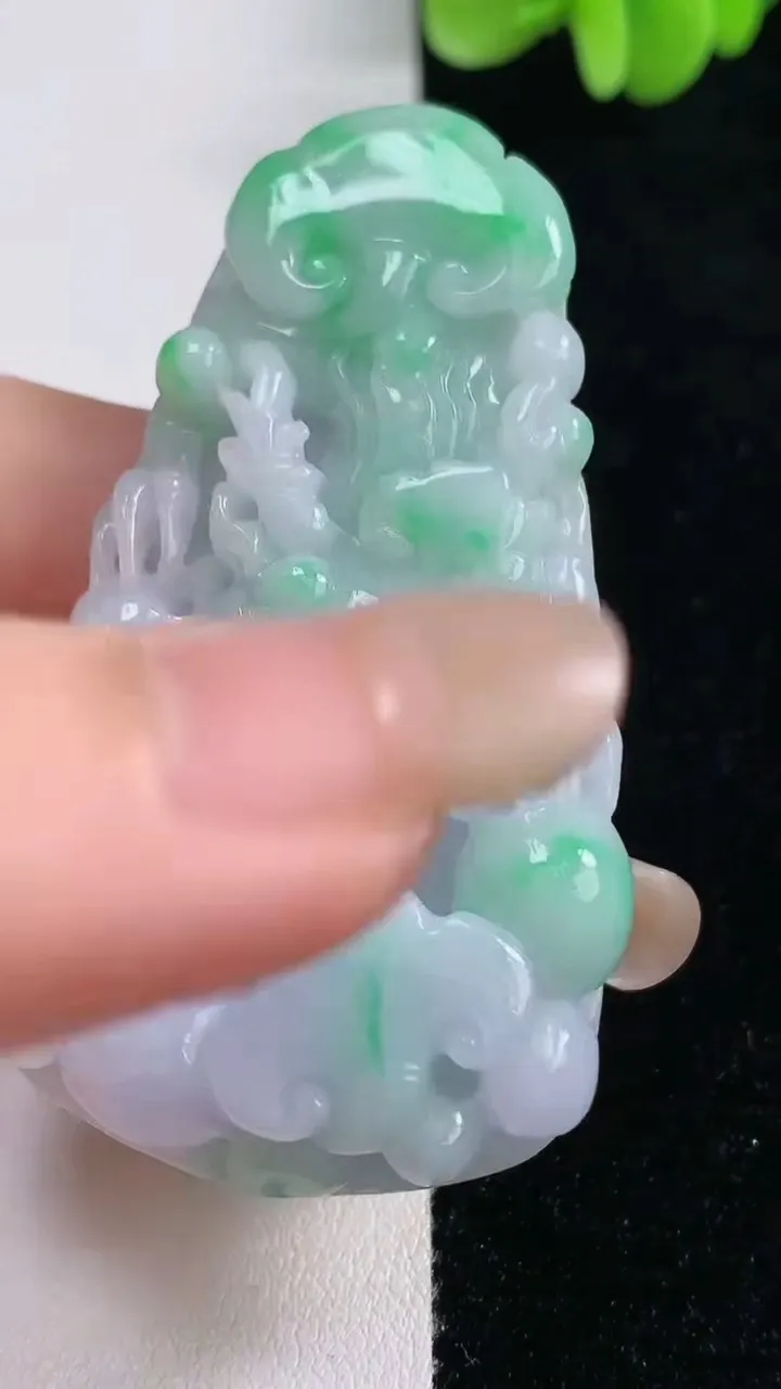 天然A货翡翠龙牌吊坠，尺寸61.2-35.2-11.8，重量:46.09g
9月13日