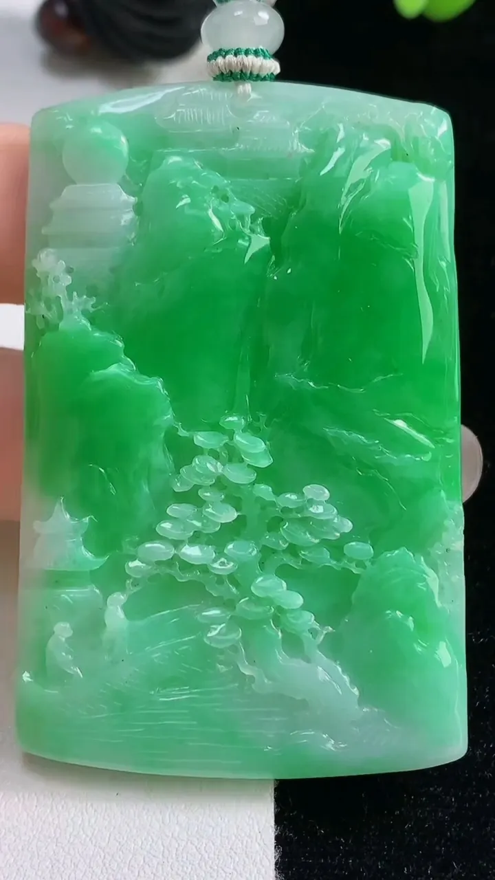 天然A货翡翠山水牌吊坠，尺寸59-37.6-5.2，重量:35.43g
9月13日