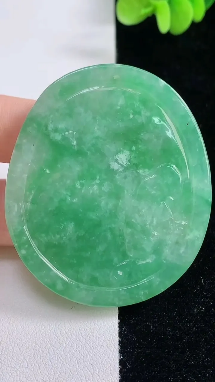 天然A货翡翠普贤菩萨吊坠，尺寸55-47.3-5.6，重量:29.89g
9月13日