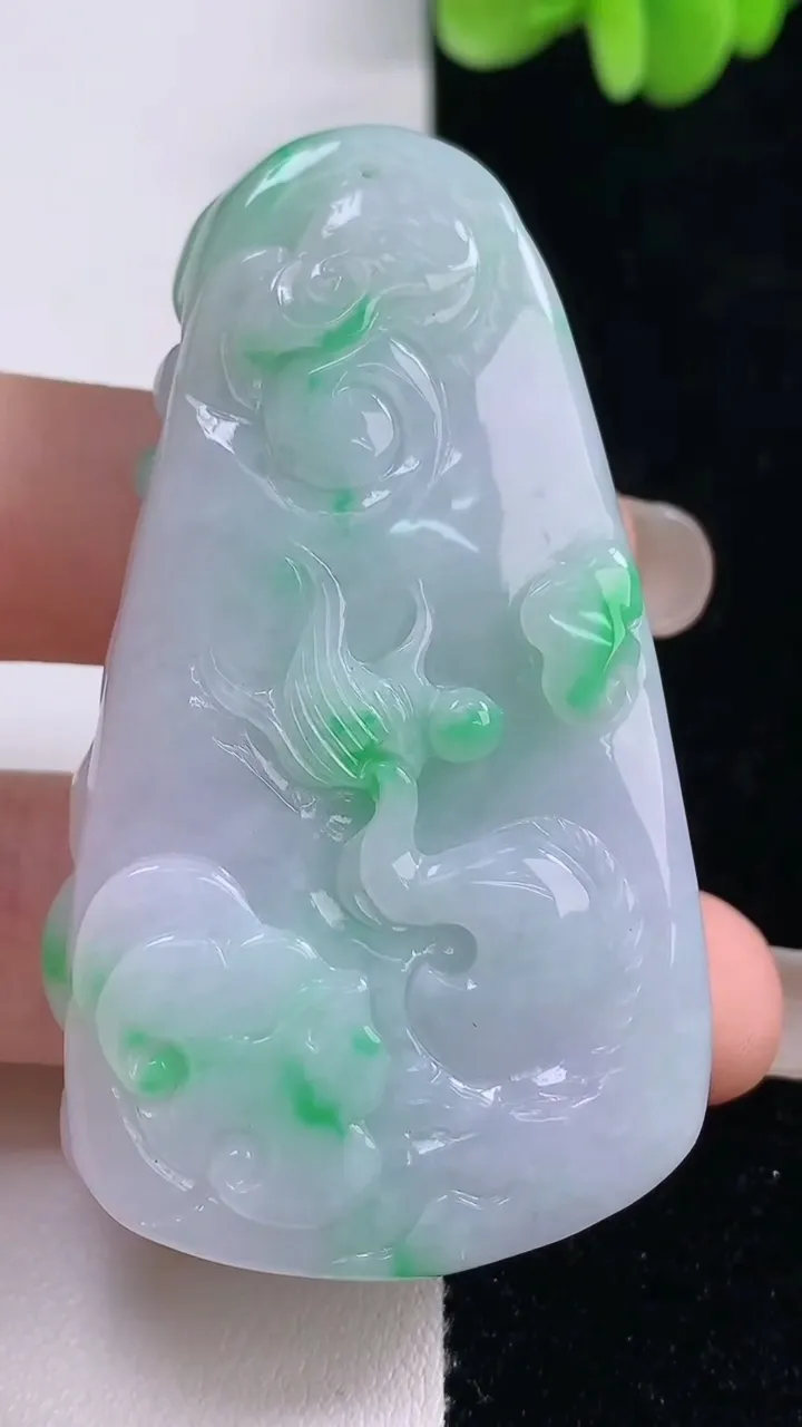 天然A货翡翠龙牌吊坠，尺寸61.2-35.2-11.8，重量:46.09g
9月13日