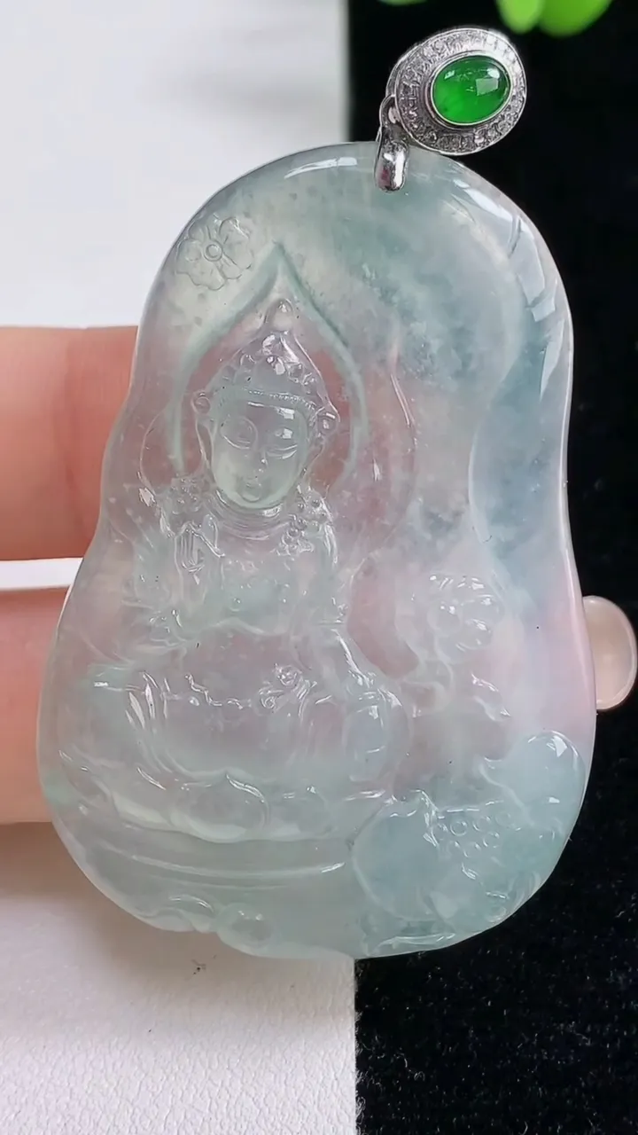 天然A货翡翠大势至观音菩萨吊坠，尺寸51.8-31.4-5.4，重量:20.28g
9月13日