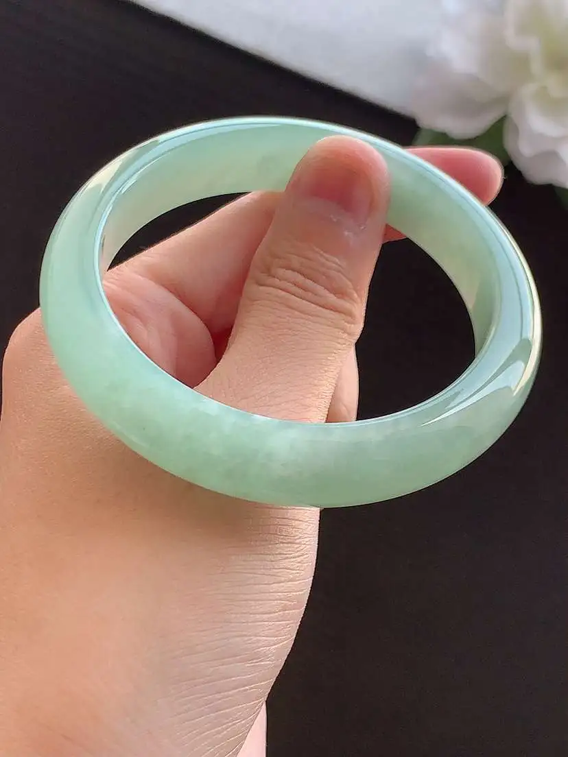 a货翡翠老坑冰种满绿正装正圈手镯56-57圈口  尺寸56.2×12.2×8.2mm 重量56.36g 0911