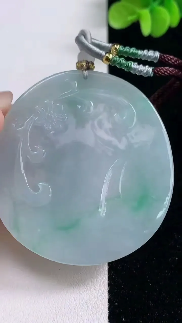 天然A货翡翠文殊菩萨吊坠，尺寸53.8-49.7-6，重量:36.00g
9月13日