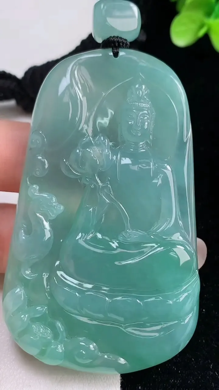 天然A货翡翠大势至观音菩萨吊坠，尺寸69.8-42.2-8，重量:54.29g
9月13日