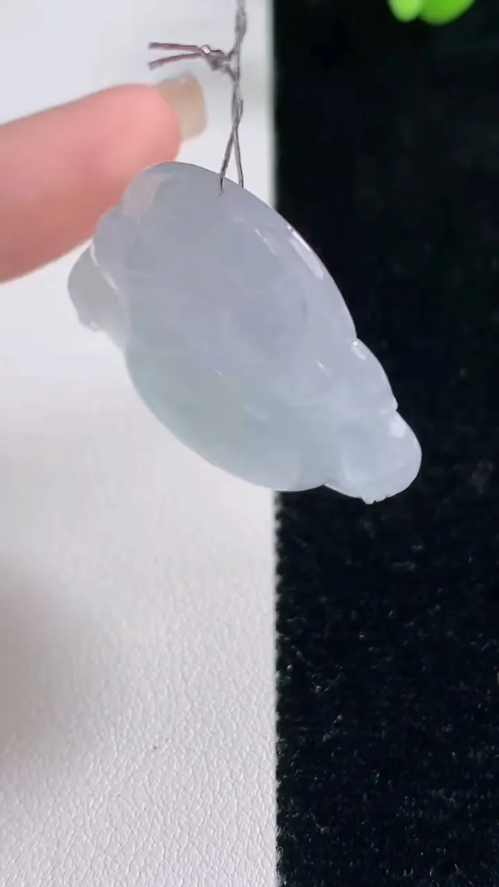 天然A货翡翠种白冰佛公吊坠，尺寸31.2-34.5-6.2，重量:10.40g
9月13日