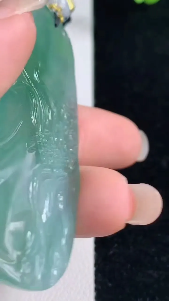 天然A货翡翠祥龙大势至观音菩萨吊坠，尺寸64-31.4-5.4，重量:26.50g
9月13日