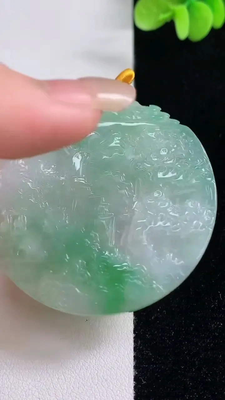 天然A货翡翠山水牌吊坠，尺寸51.6-5.3，重量:31.97g
9月13日