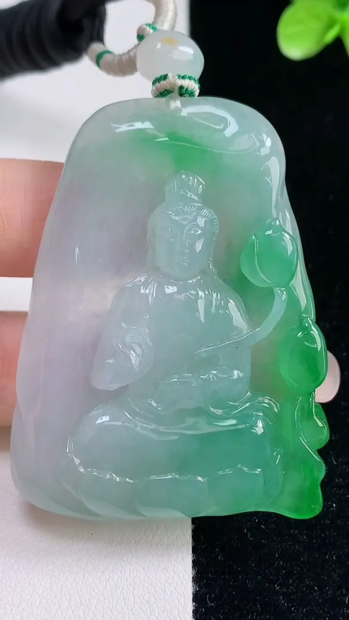 天然A货翡翠大势至观音菩萨吊坠，尺寸55-42-7，重量:38.04g
9月13日
