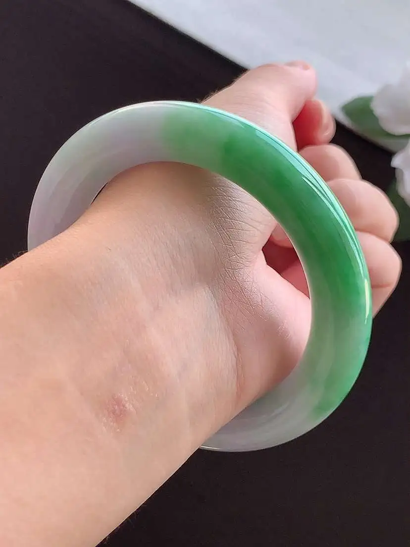 a货翡翠老坑冰润春带彩紫罗兰飘绿胖圆条手镯57-58圈口 尺寸57×12mm 重量82.73g 0911