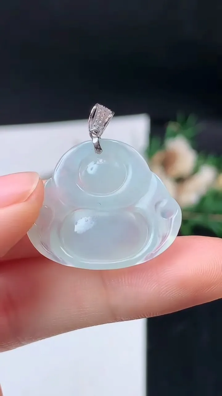 天然A货翡翠白冰佛公吊坠，尺寸22.7-27-6，重量:5.51g
9月13日