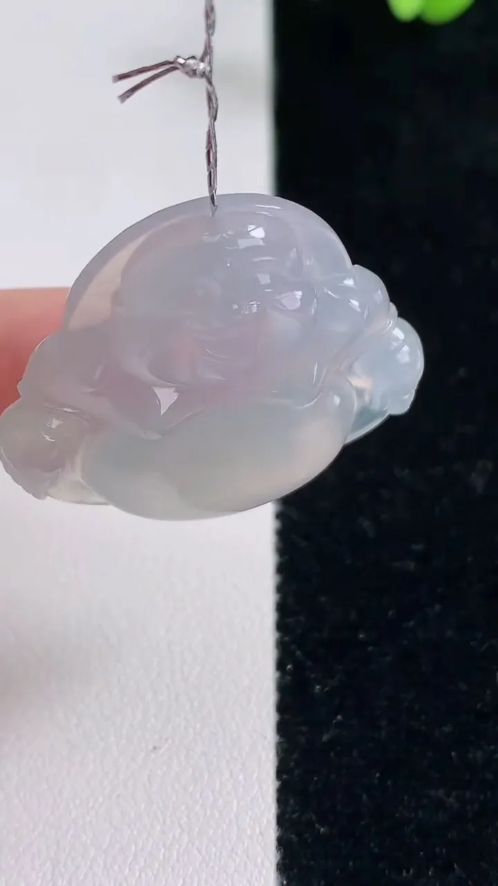 天然A货翡翠种白冰佛公吊坠，尺寸31.2-34.5-6.2，重量:10.40g
9月13日