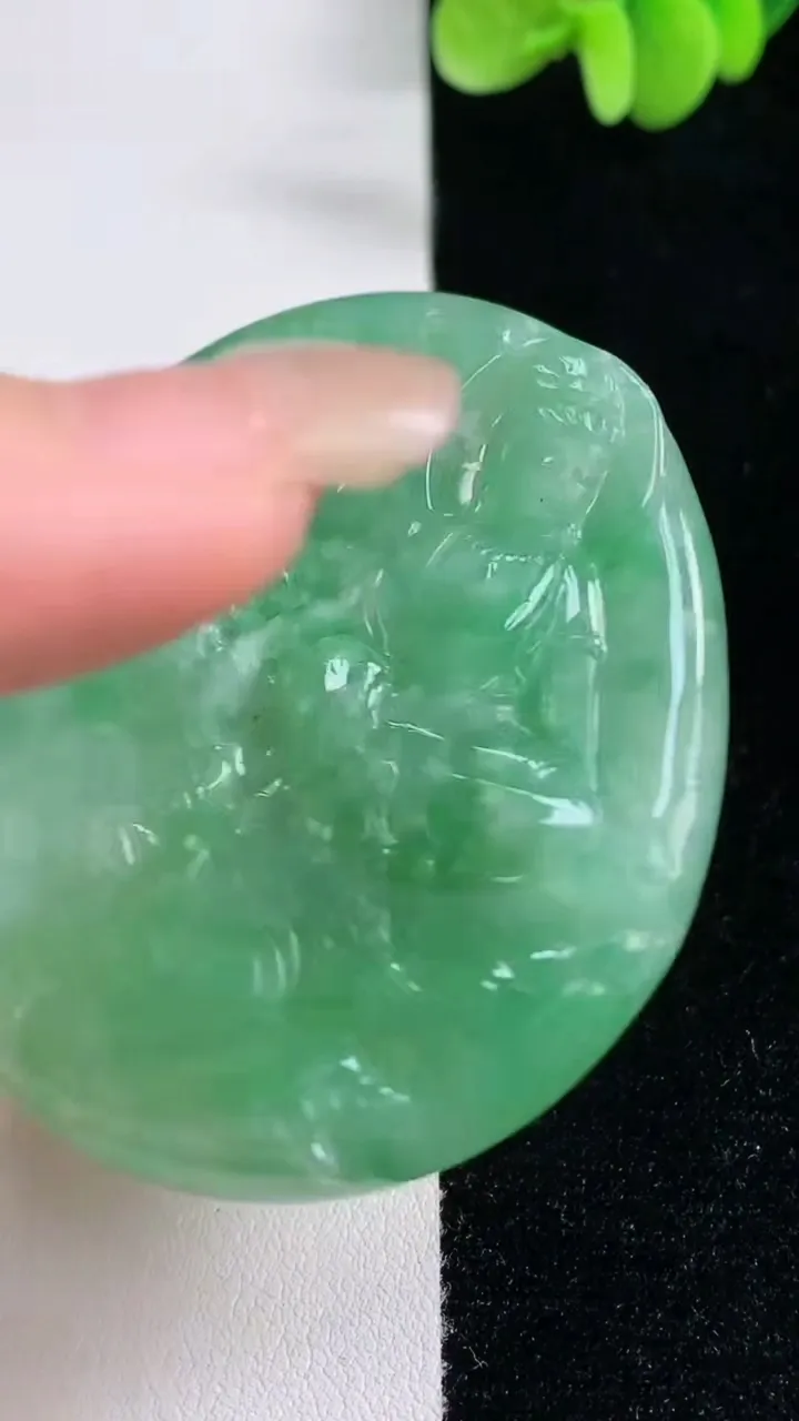 天然A货翡翠普贤菩萨吊坠，尺寸55-47.3-5.6，重量:29.89g
9月13日