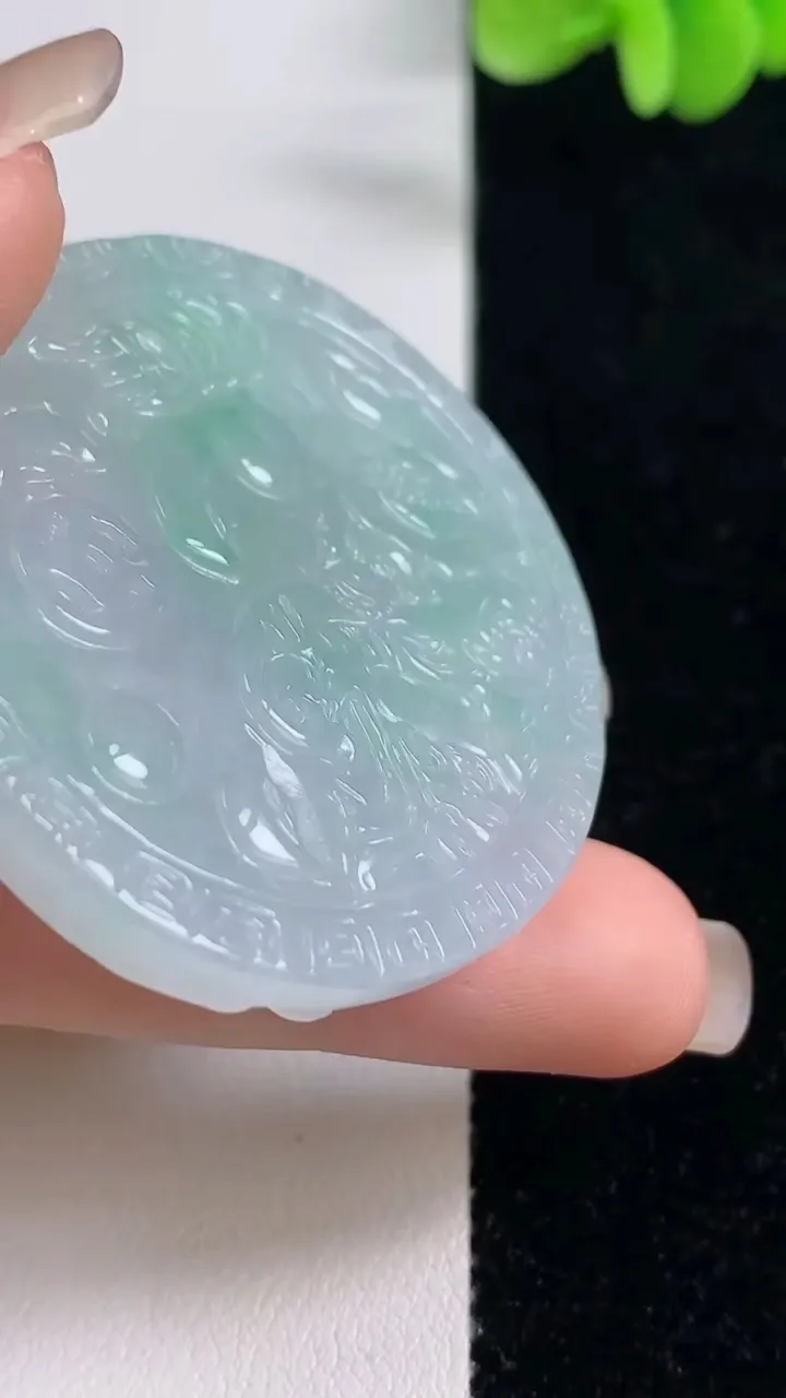 天然A货翡翠马上封侯吊坠，尺寸49.5-43.6-5.3，重量:23.00g
9月13日