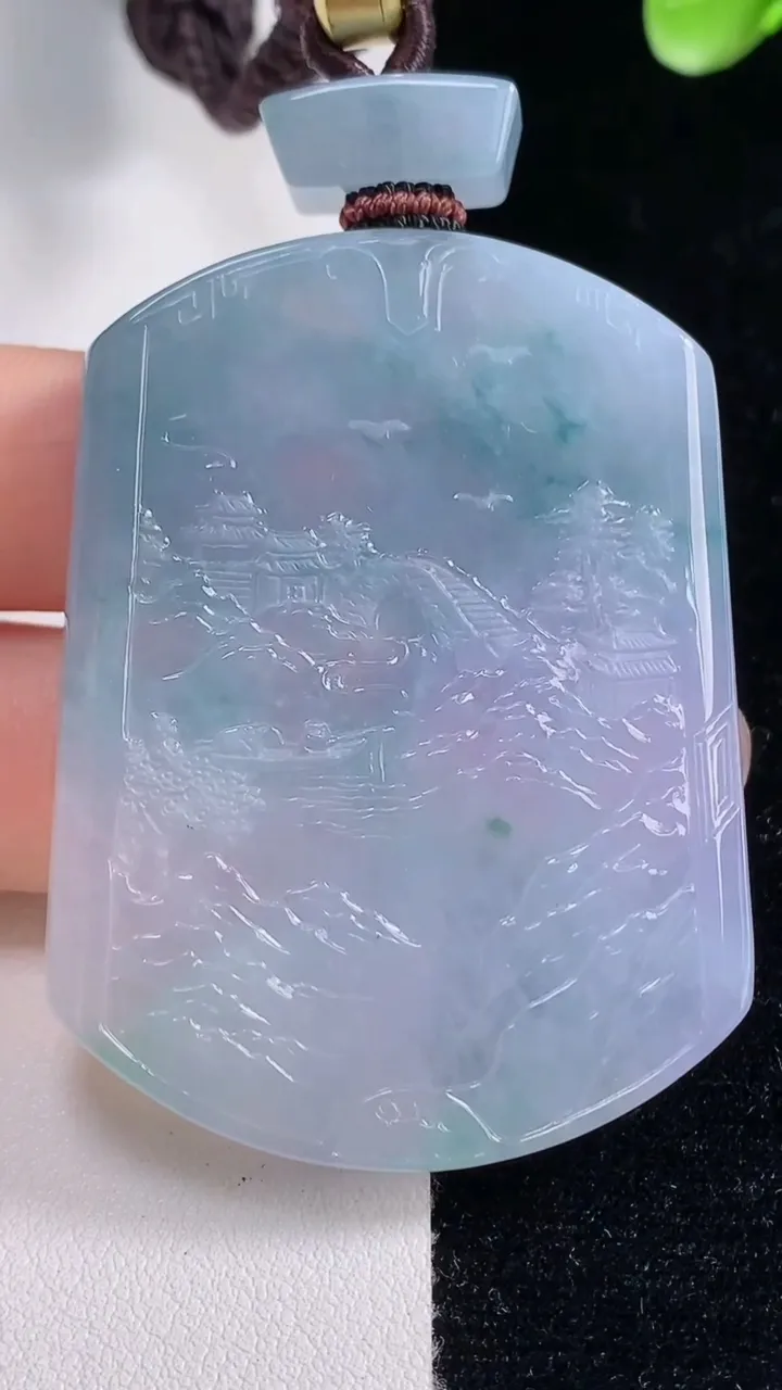 天然A货翡翠种紫罗兰飘花山水牌，尺寸52.8-39.4-5.6，重量:38.91g
9月13日