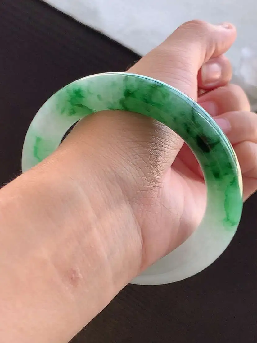 a货翡翠老坑冰种飘绿飘花半山半水胖圆条手镯57-58圈口  尺寸57.6×12mm 重量82.36g 0911