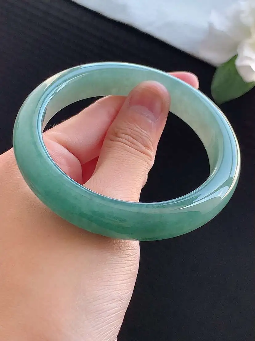 a货翡翠老坑冰润飘花正装正圈手镯58-59圈口  尺寸58.8×12.3×8.8mm 重量65.15g 0911