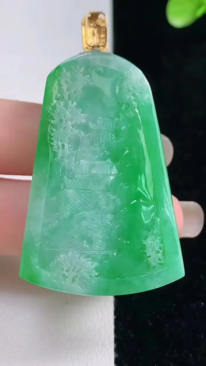 天然A货翡翠山水牌吊坠，尺寸48-29.7-5，重量:17.06g
9月13日