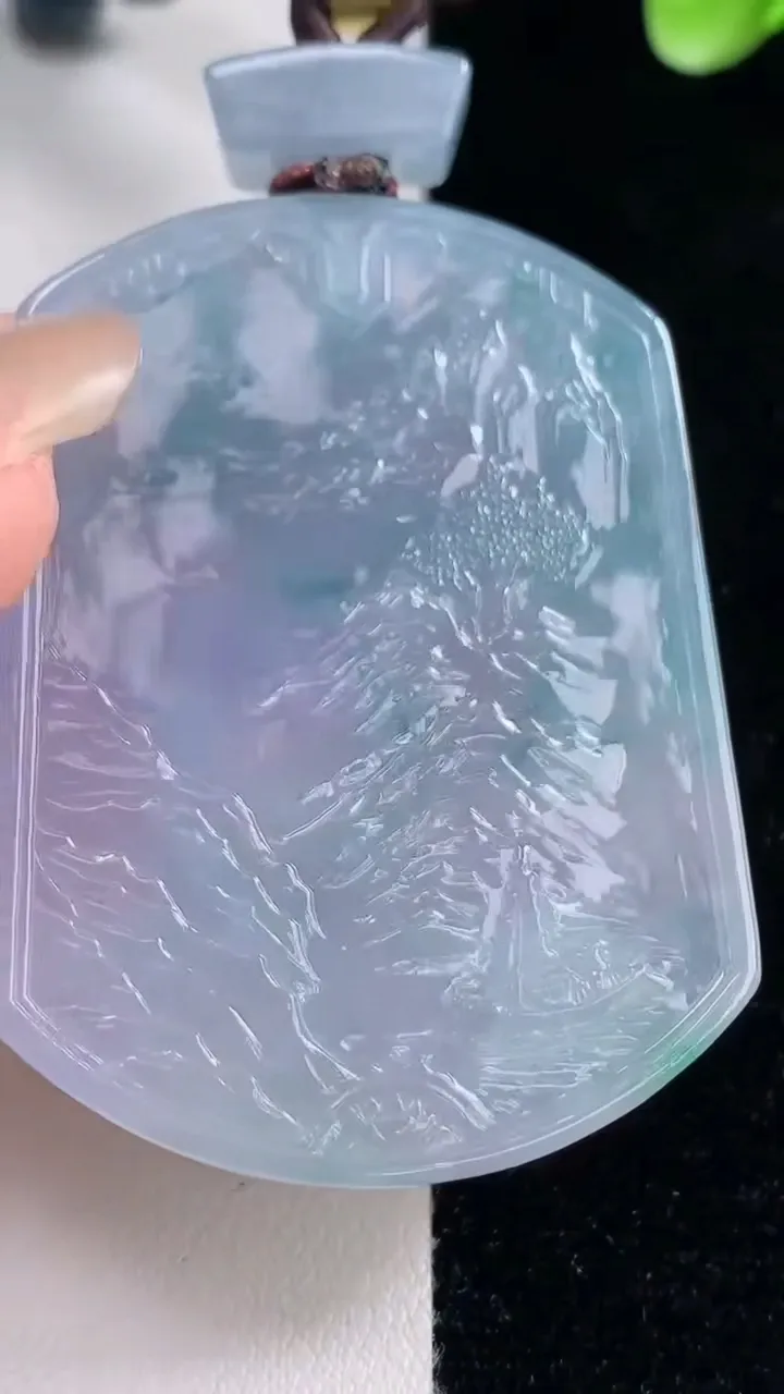 天然A货翡翠种紫罗兰飘花山水牌，尺寸52.8-39.4-5.6，重量:38.91g
9月13日