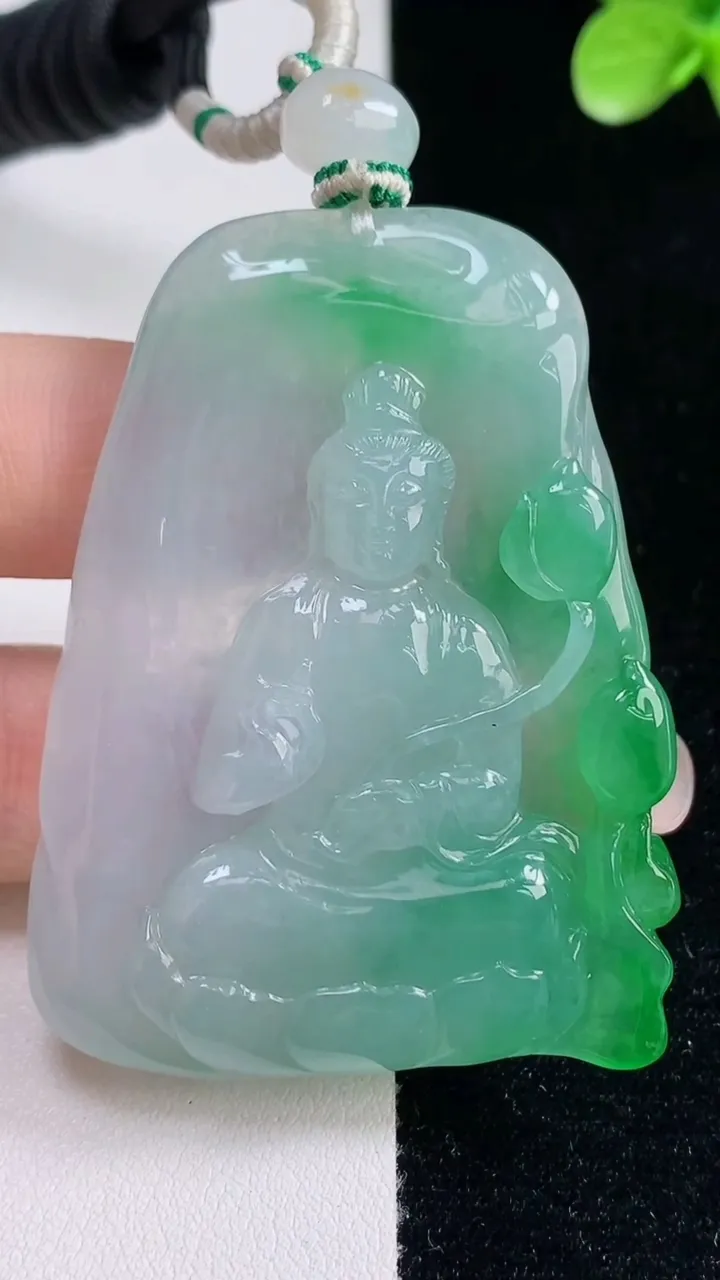 天然A货翡翠大势至观音菩萨吊坠，尺寸55-42-7，重量:38.04g
9月13日