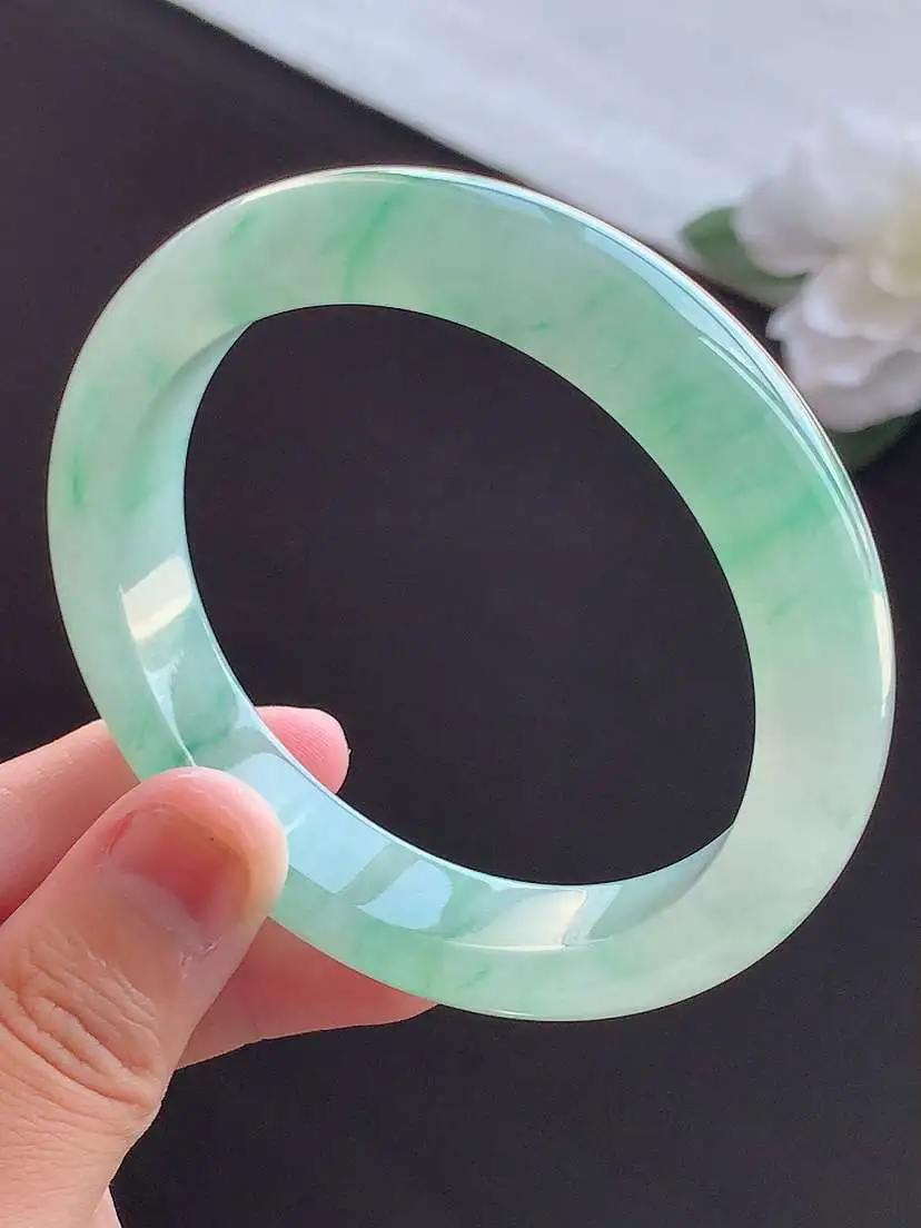 a货翡翠老坑冰种飘绿正装正圈手镯57-58圈口  尺寸57×12.3×8.5mm 重量62.83g 0911