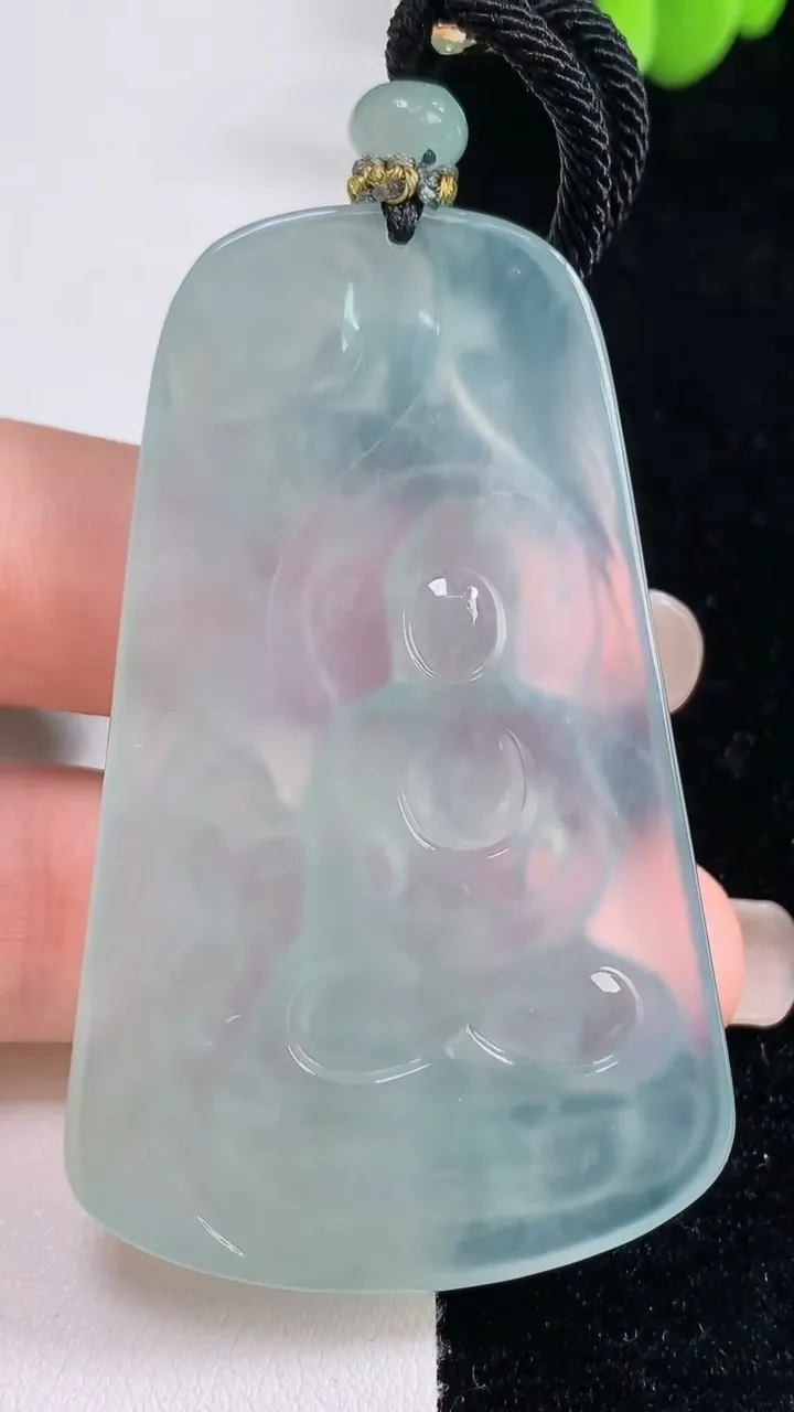 天然A货翡翠大日如来吊坠，尺寸60.3-37.3-5.3，重量:28.99g
9月13日