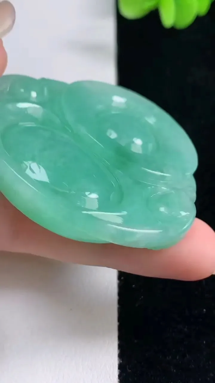 天然A货翡翠佛公吊坠，尺寸50.5-51-11.3，重量:48.36g
9月13日