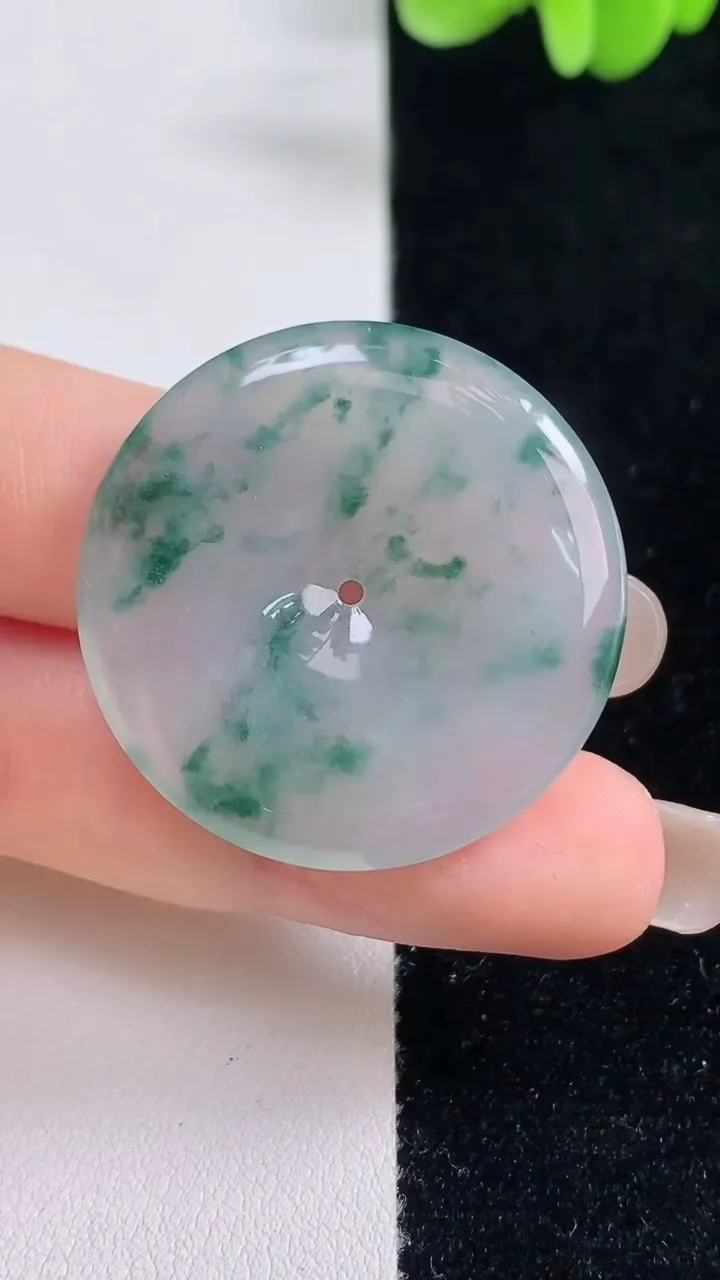 天然A货翡翠种飘花平安扣吊坠，尺寸32.4-4.7，重量:11.05g
9月13日