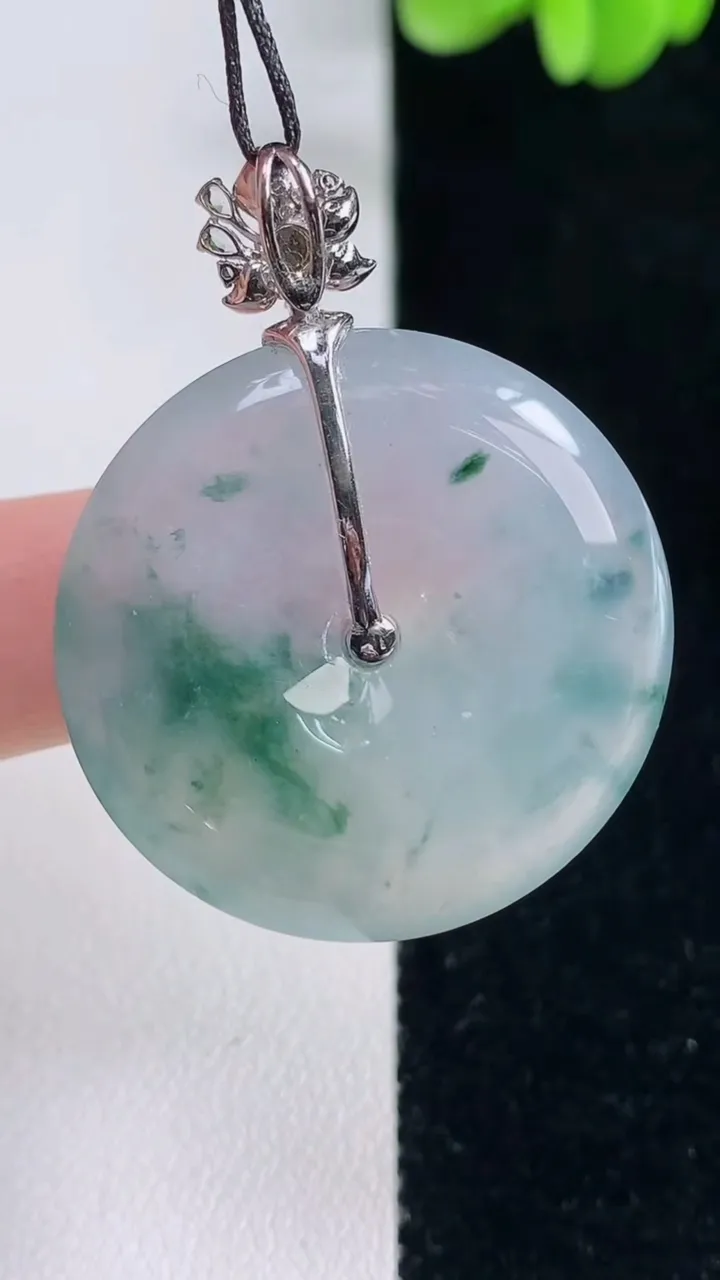 天然A货翡翠种飘花平安扣吊坠，尺寸31.6-5.7，重量:12.86g
9月13日