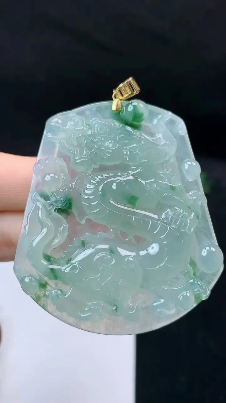 天然A货翡翠龙牌吊坠，尺寸55.8-49.2-6，重量:32.58g
9月14日