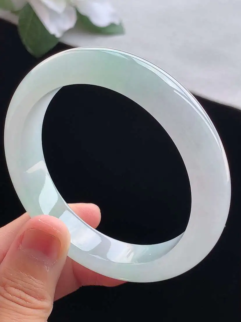 a货翡翠老坑冰种白月光正装正圈手镯56-57圈口  尺寸56.5×12.4×8.5mm 重量60.3